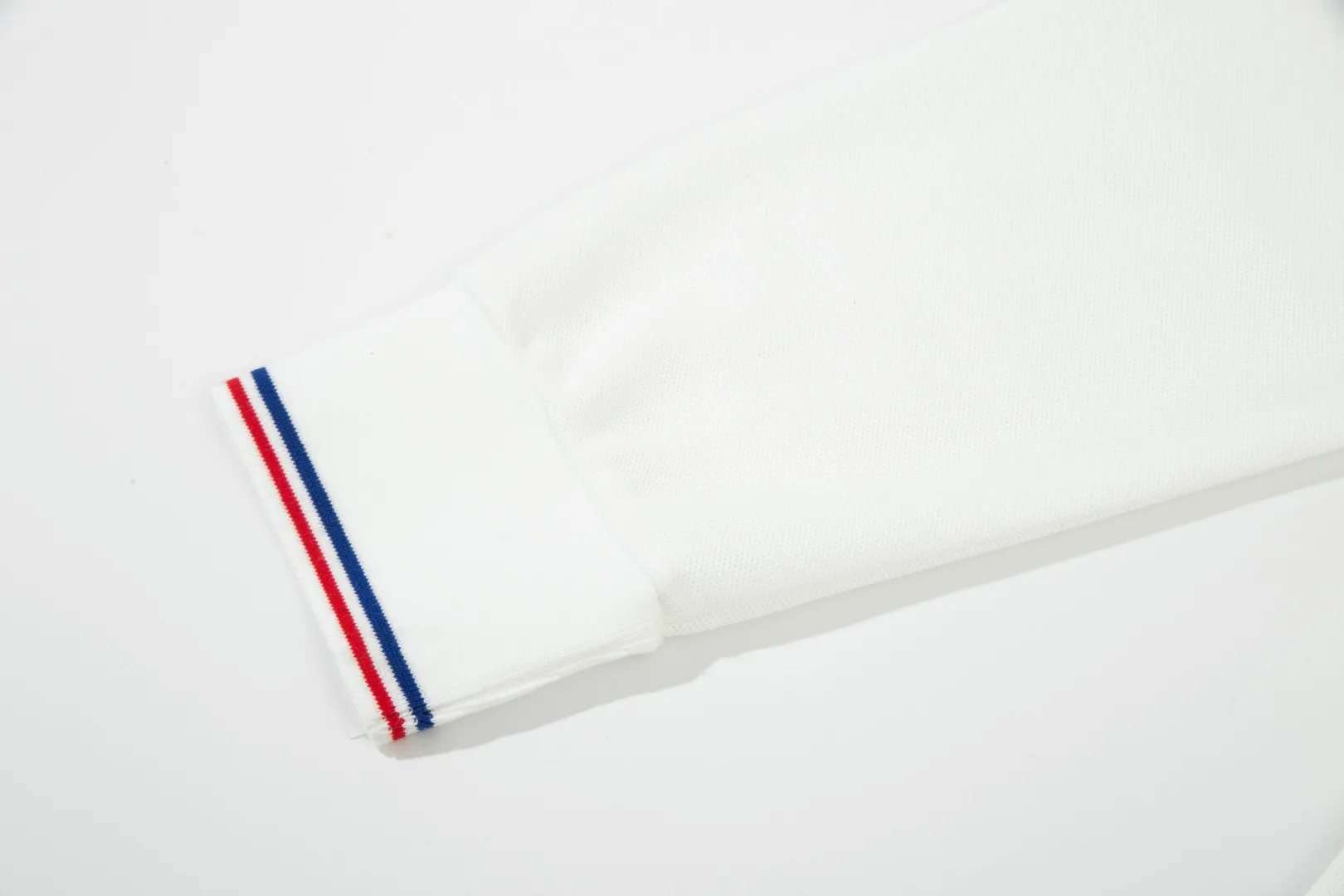 New Arrival Polo ！Classic ，Premium ！ ， ，Quality / ， ！ 100% ， ，Breathable ， ！ Classic LOGO ， ，LOGO ， ， Classic ！ ， ， LOW ， Versatile Polo ！ ：Black White Blue Size：M-3XL